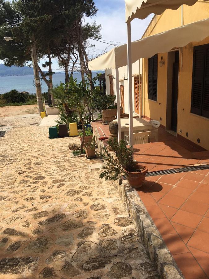 Holiday Home Con Veranda Sul Mare E A 3 Minuti A Piedi Dalla Spiaggia Custonaci Exteriör bild